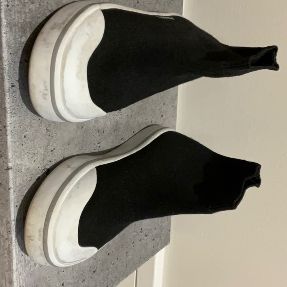 Girls Prada knit sneaker size 13